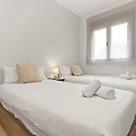 Aranya - Pool, Gym And Co-working Space Apartmán