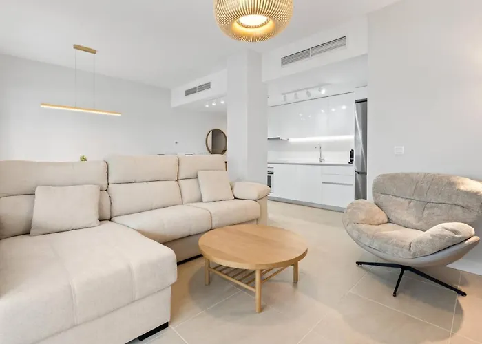 Appartamento Aranya - Pool, Gym And Co-working Space *