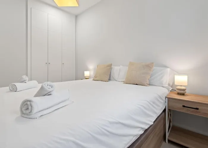 Aranya - Pool, Gym And Co-working Space アパート *